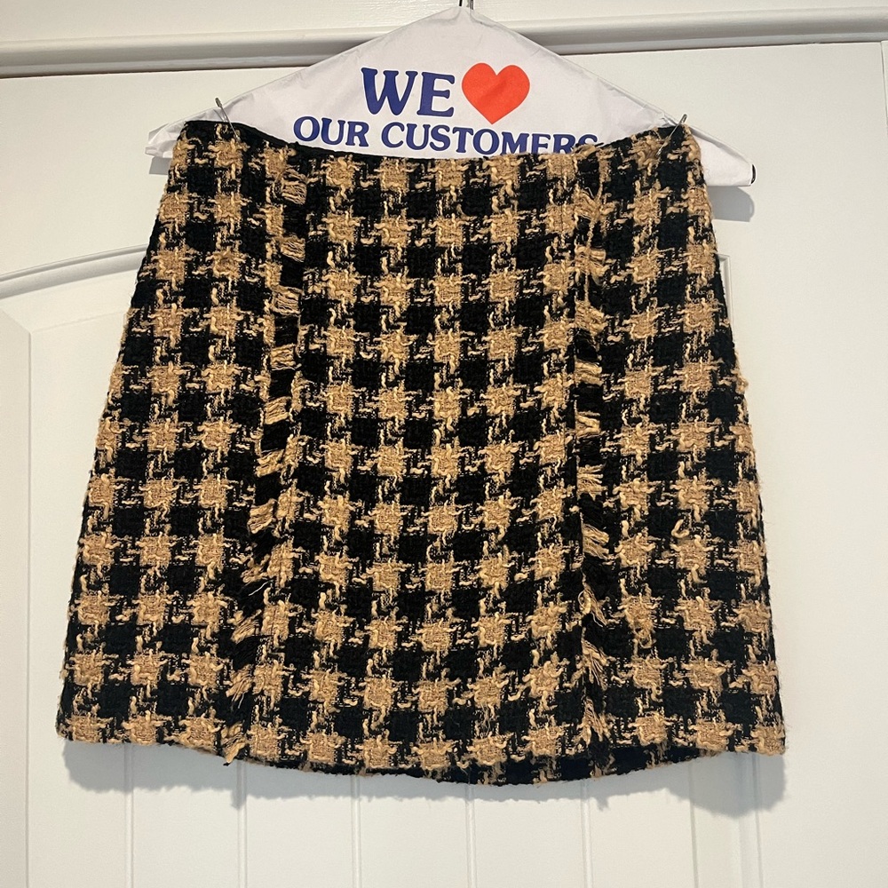 House of Harlow back zip houndstooth skirt